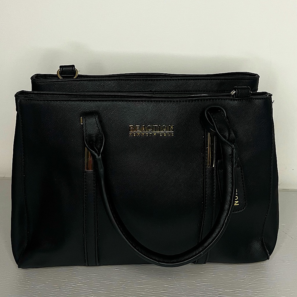 Kenneth Cole Reaction black handbag in great use condition